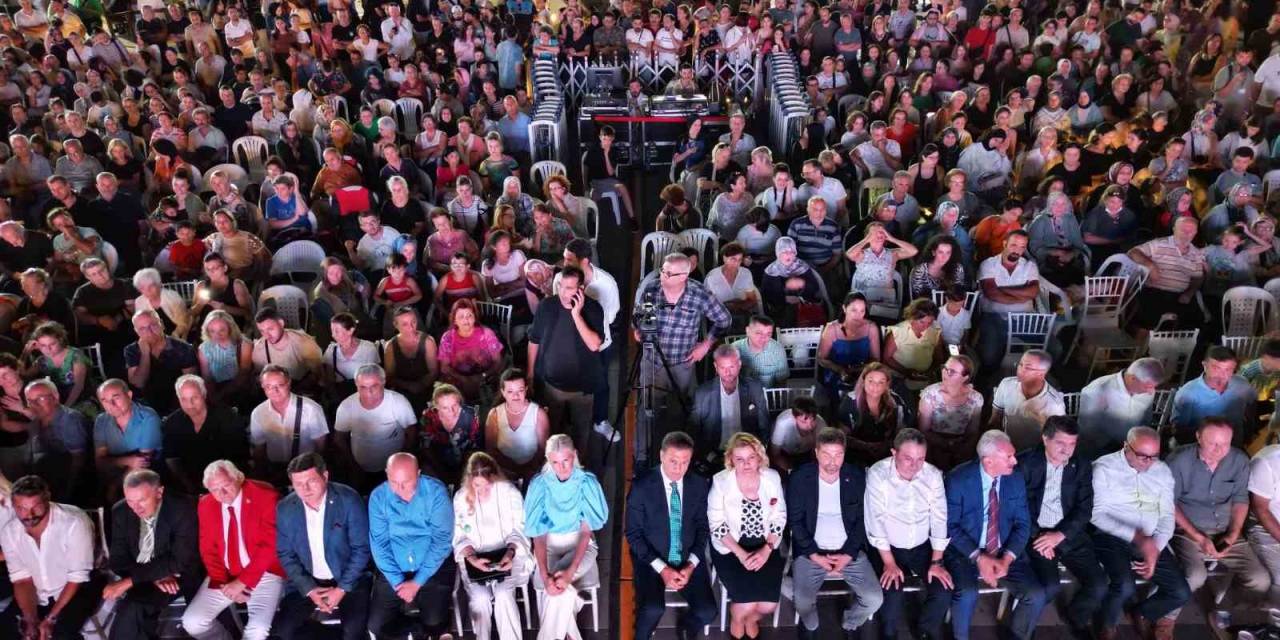 Pişmaniye Festivali Ünlü Geçidine Sahne Oldu