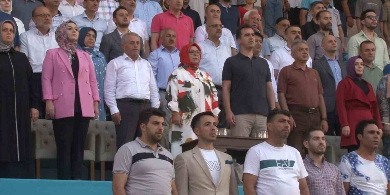 Başkan Döğücü: “Tüm Tesislerimizle Gençlerin Emrindeyiz"