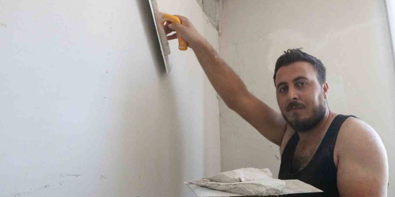 Hasarlı Binaların Onarılmaya Başlandığı Enkaz Kentte, Günlüğü Bin 500 Tl’ye Usta Bulunamıyor