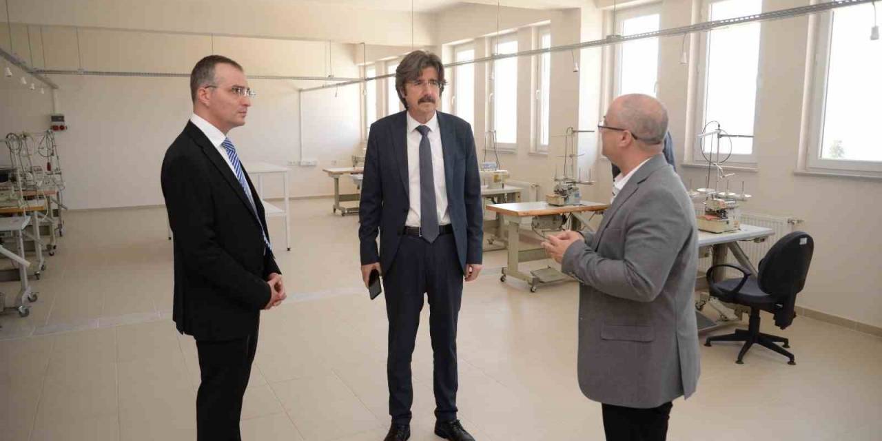 Tarihi Taş Mektep Canlanıyor