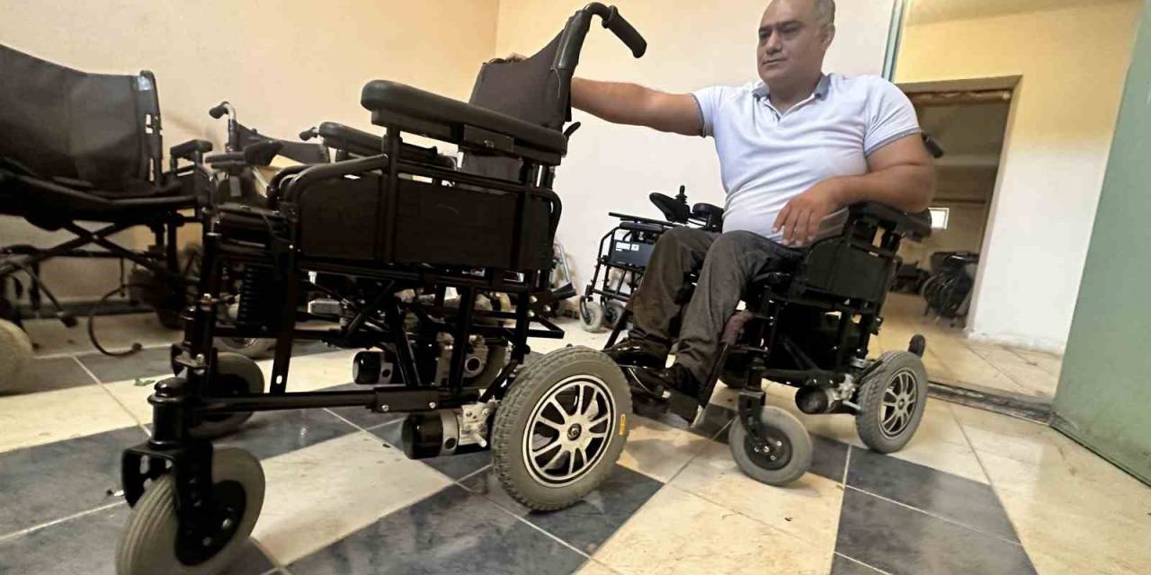 Engelli Usta, Evinin Bodrumuna Kurduğu Atölye İle Engellilerin Eli Ayağı Oldu