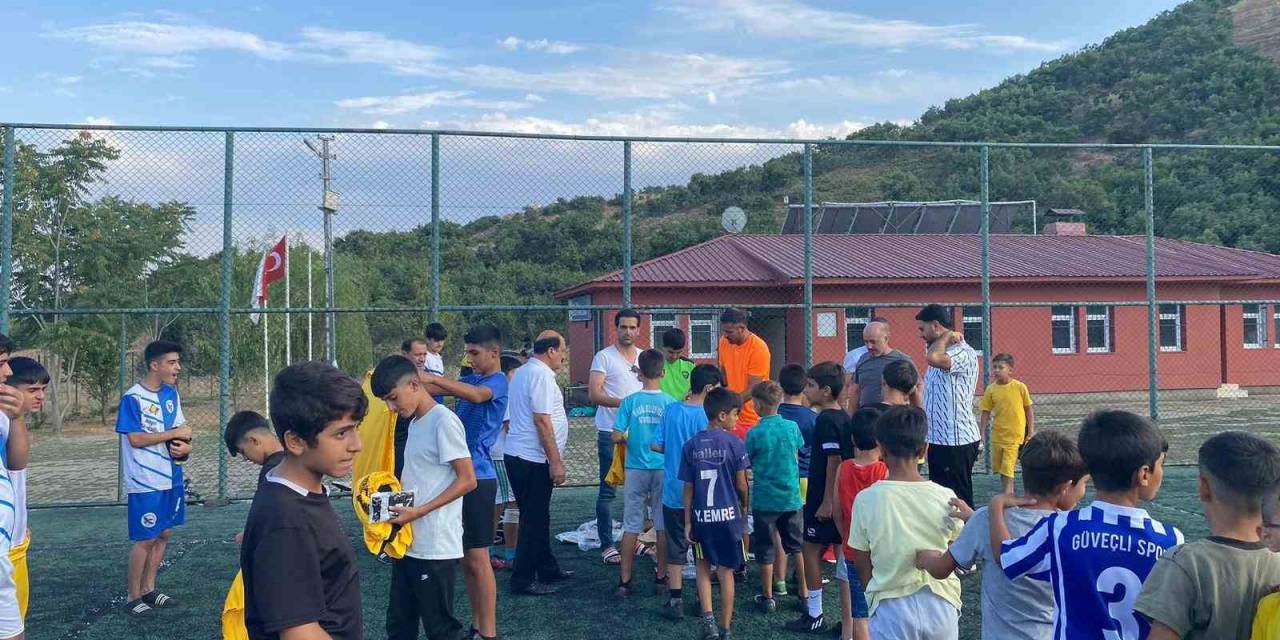 Bingöl’de İl Özel İdaresi’nden Gençlere Sportif Destek