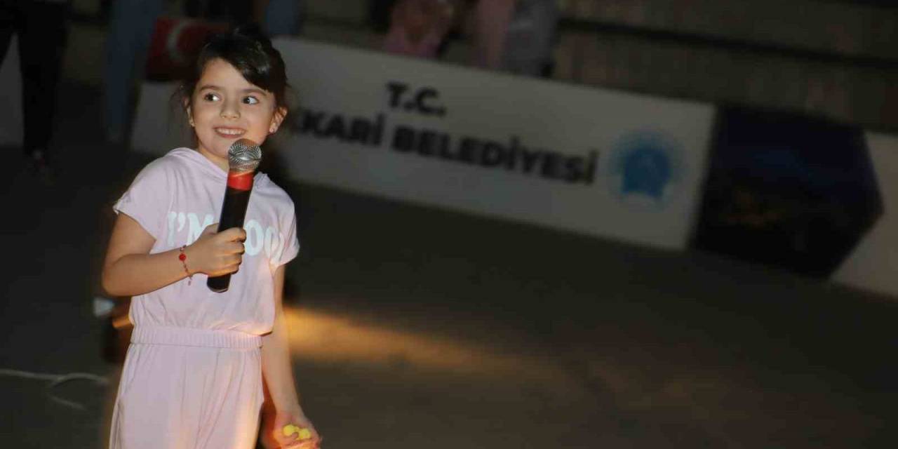 Hakkarili Çocuklar Karaoke Sahnesinde Hünerlerini Sergiledi