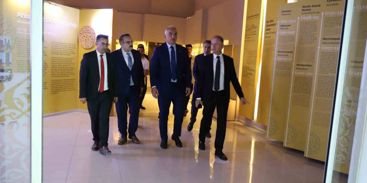 Kültür Ve Turizm Bakanı Mehmet Nuri Ersoy, Ahlat Müzesi’ni Ziyaret Etti
