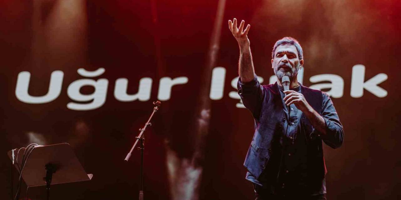 Uğur Işılak Hayranlarını Coşturdu