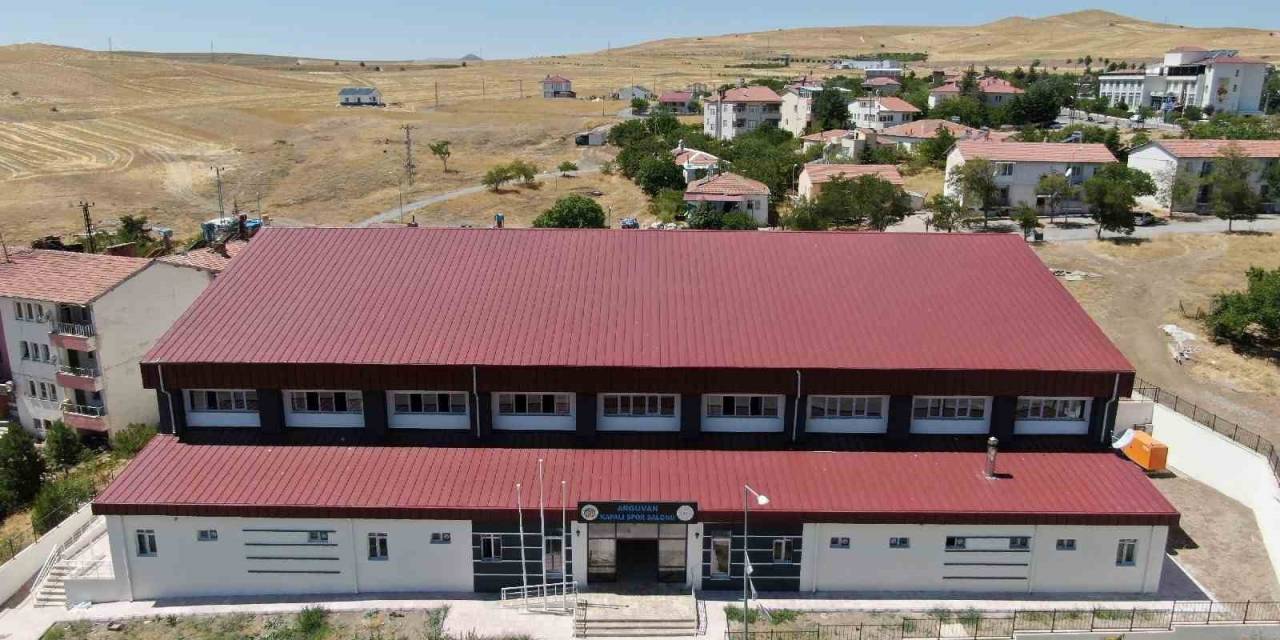 Arguvan’da 500 Seyirci Kapasiteli Kapalı Spor Salonu Tamamlandı