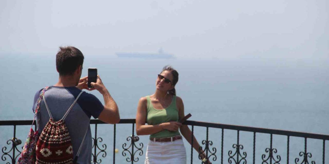 Nemden Görünmeyen Toros Dağlarının Eteğinde Sahiller Doldu Taştı