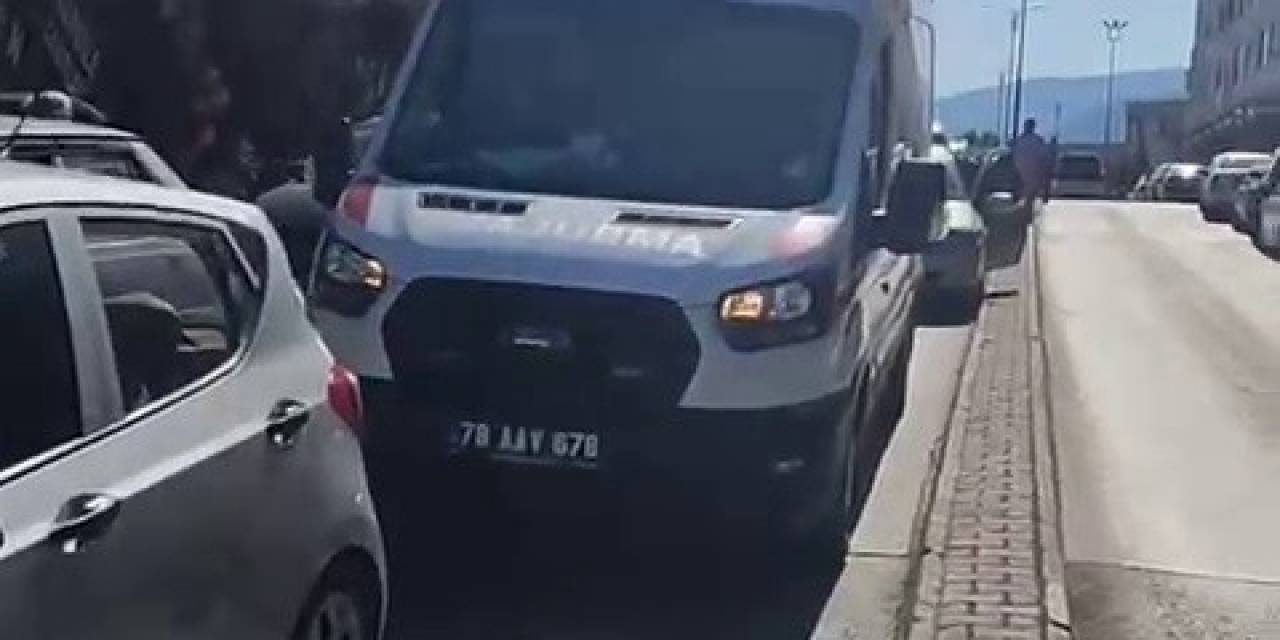 Hatalı Park, Hastaya Yetişmeye Çalışan Ambulansı Engelledi