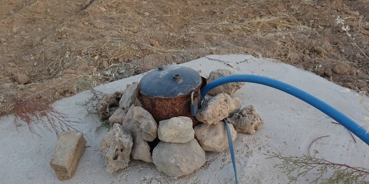 Jeoloji Mühendisi Köylüler İçin Su Kaynakları Tespit Ediyor