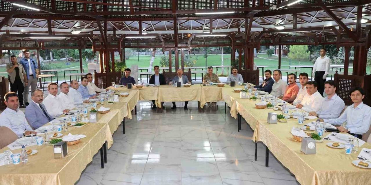 Tayini Çıkan Mülki İdare Amirlerine Veda Yemeği