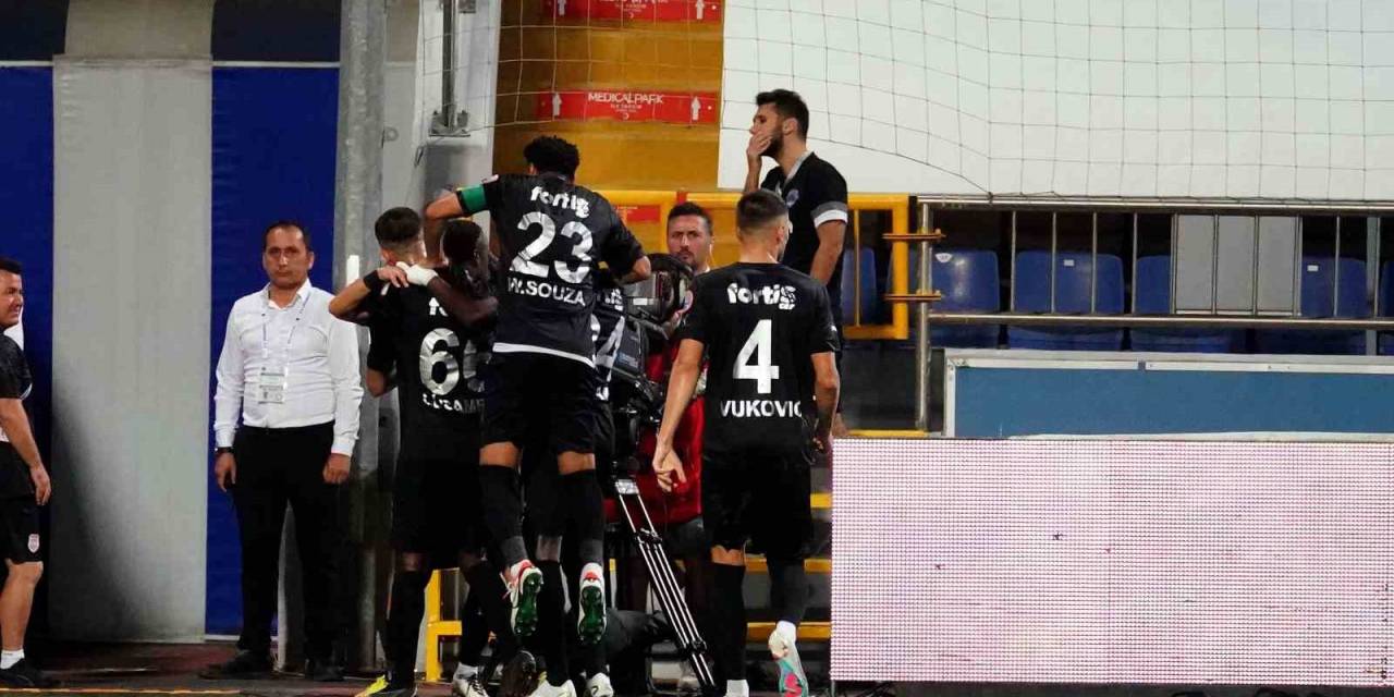 Trendyol Süper Lig: Kasımpaşa: 0 - Pendikspor: 1 (İlk Yarı)