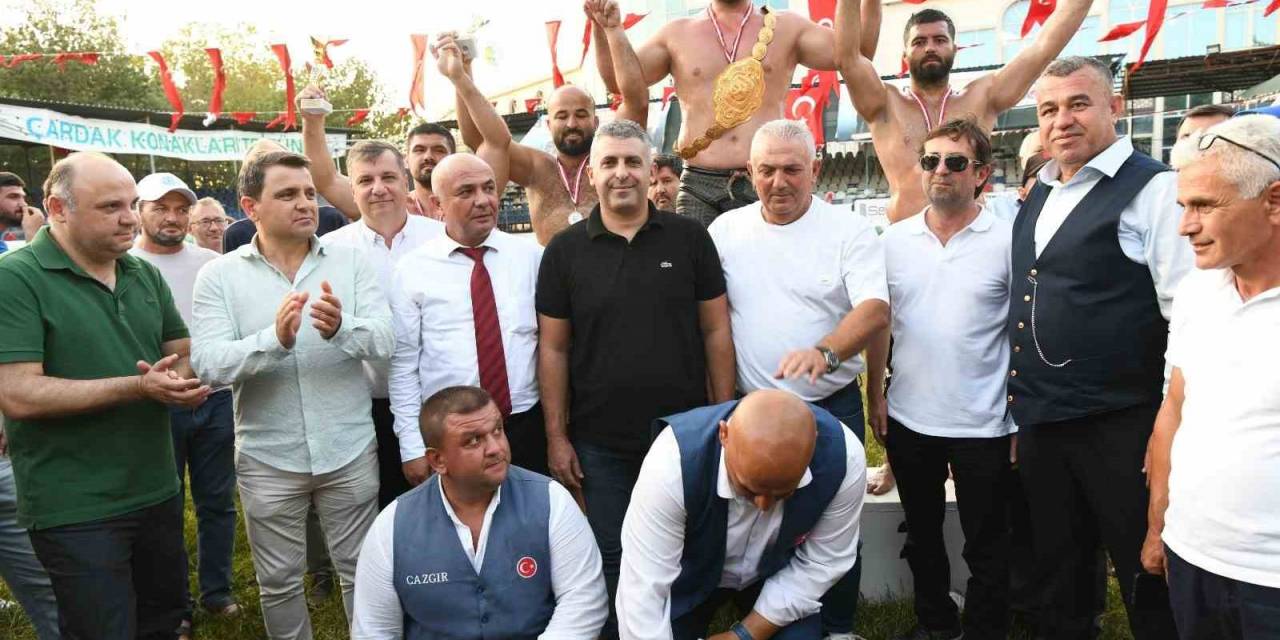 289. Geleneksel Çardak Yağlı Pehlivan Güreşleri’nde Başpehlivan Nedim Gürel Oldu