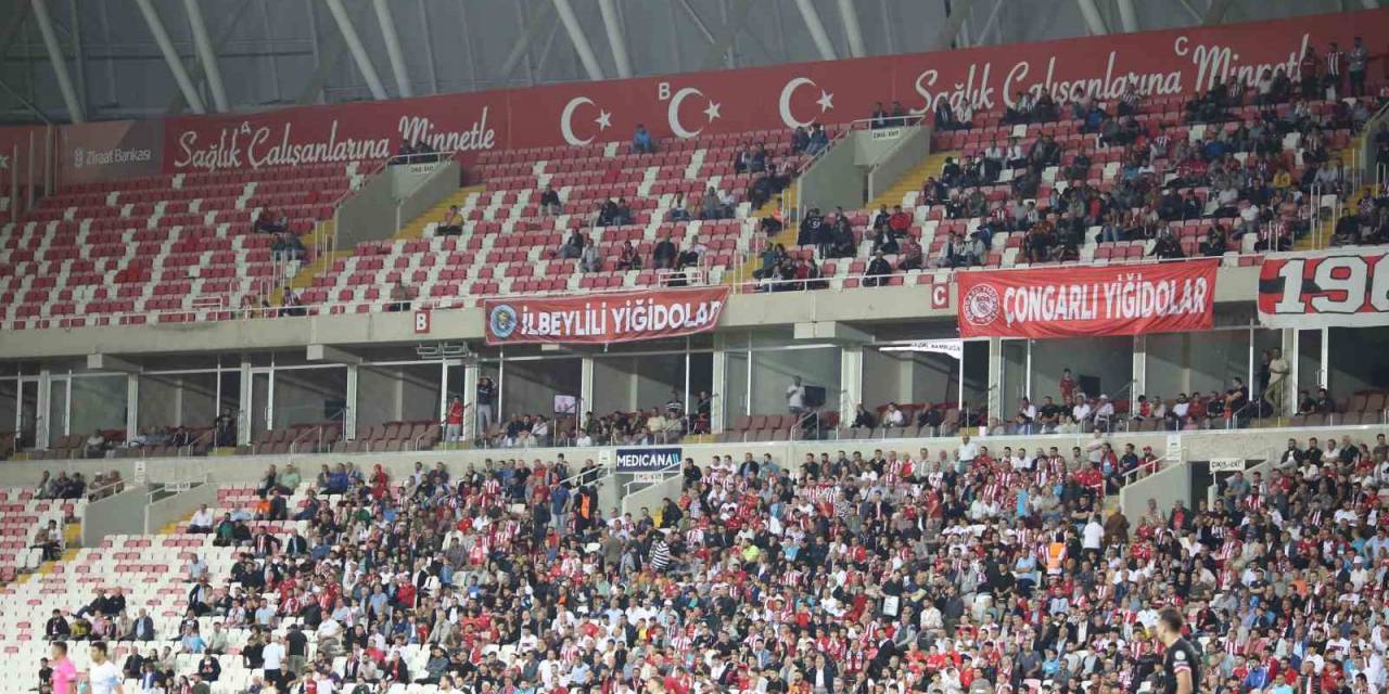 Sivassporlu Taraftarlar Antalyaspor Maçına İlgi Göstermedi