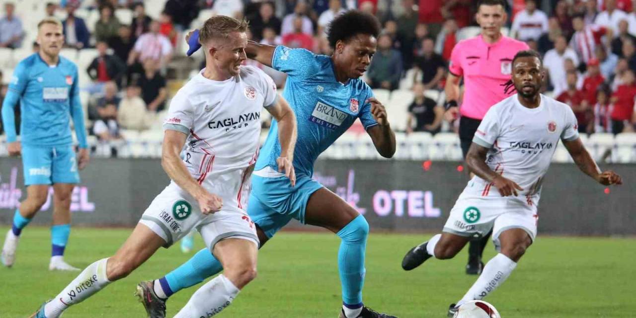 Trendyol Süper Lig: Ey Sivasspor: 1 - Antalyaspor: 1 (İlk Yarı)