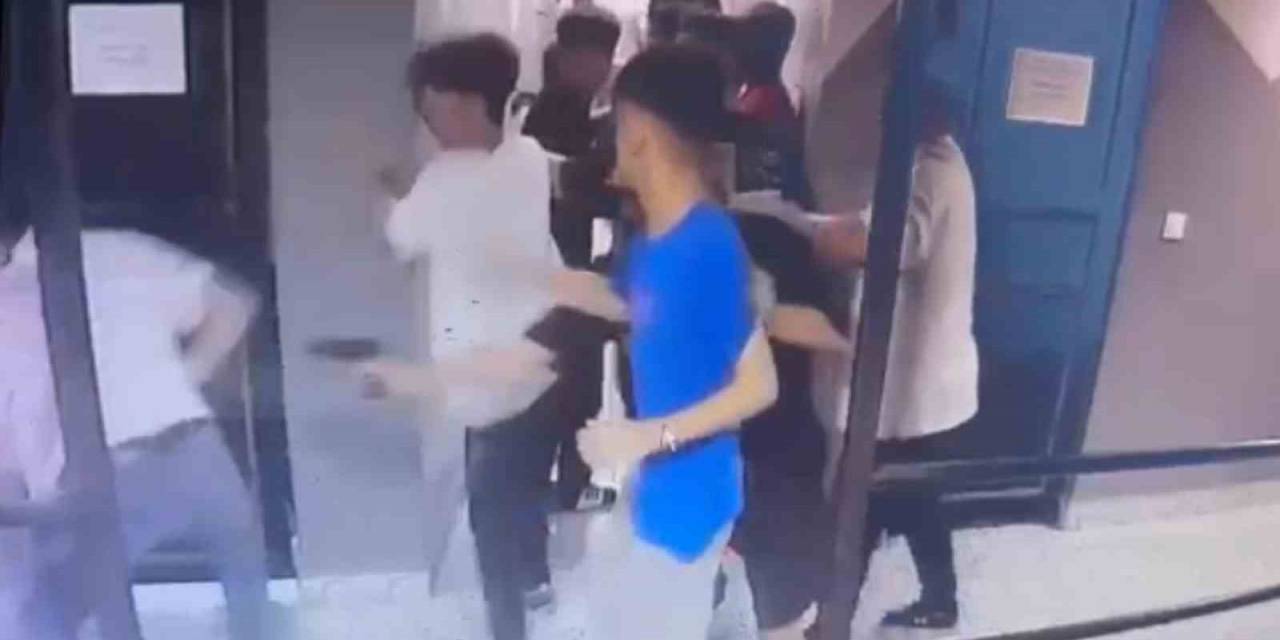 Bağcılar’da Halı Saha Maçı Kanlı Bitti...o Anlar Kameralara Yansıdı