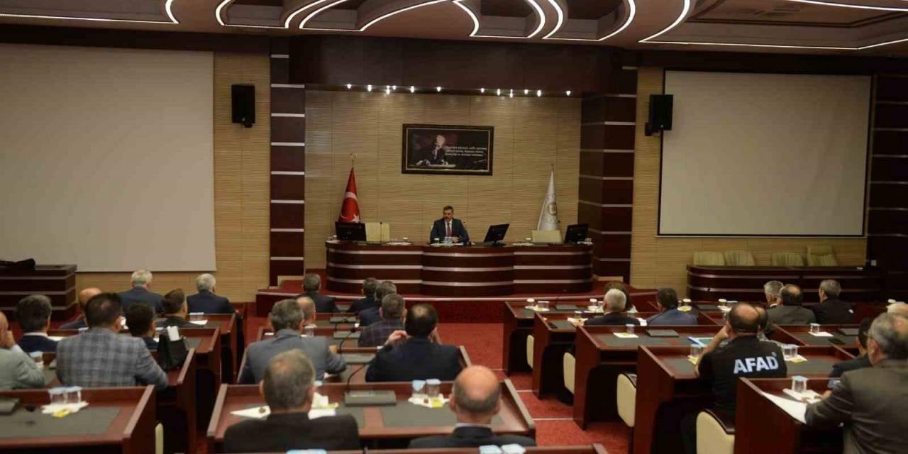 Vali Çiftçi Bürokratlarla Bir Araya Geldi