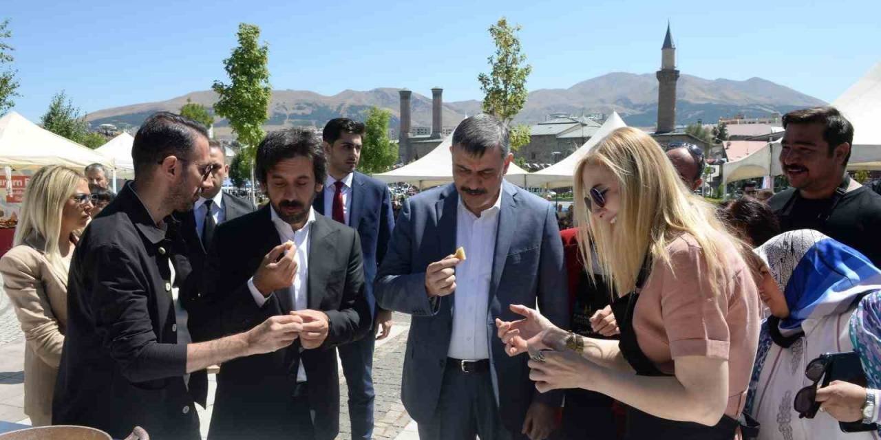 Festival Coşkusu Sürüyor