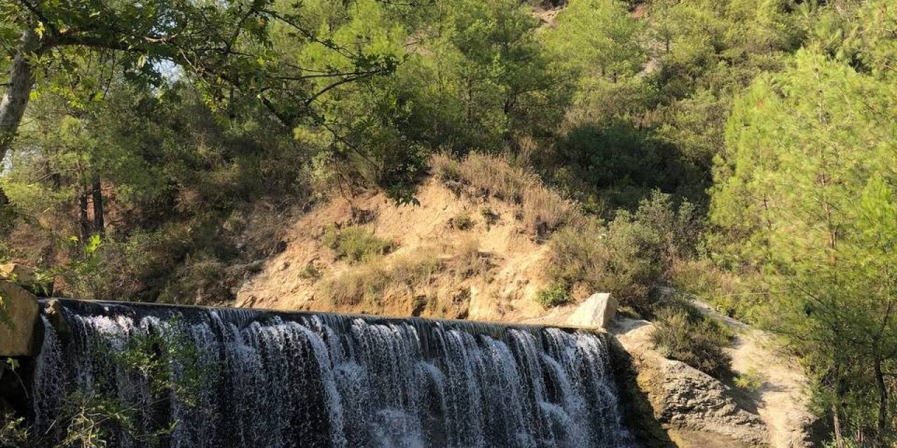 Adana’da Yedigöze Şelalesi Ve Milli Parklar Ziyaretçi Akınına Uğruyor