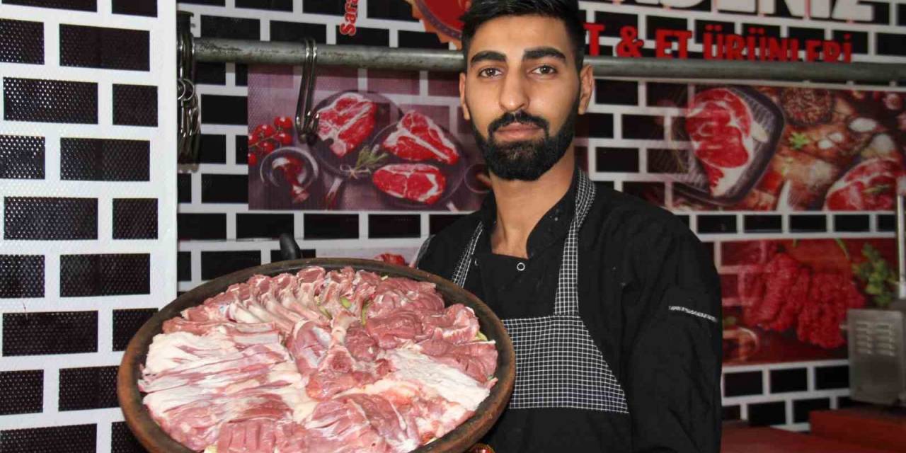 Tam 3 Saat Fırında Pişiyor, Vatandaşlar Yemek İçin Bir Gün Önceden Sipariş Veriyor