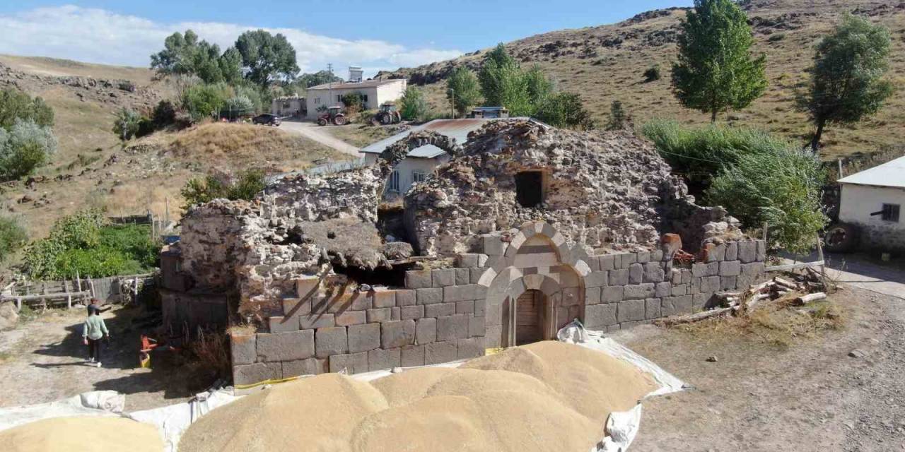 Yıllarca Definecilerin Talanına Uğrayan Kilise Restore Edilmeyi Bekliyor