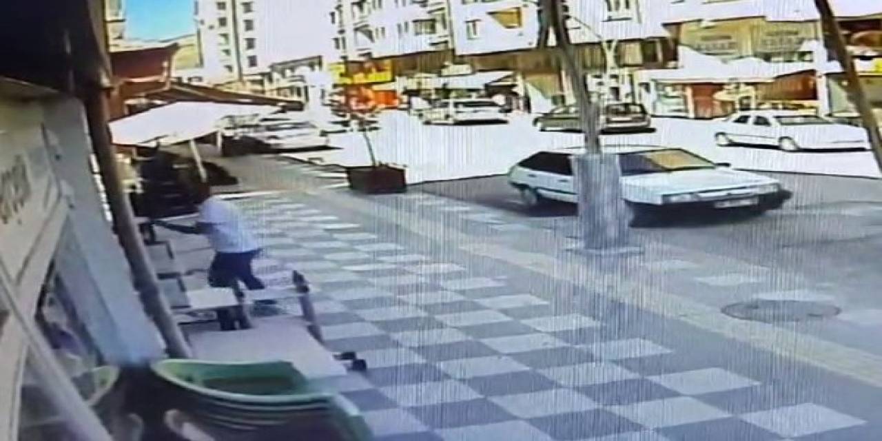 Küfürlü Konuşan Kişiyi Uyardı, Bıçaklandı