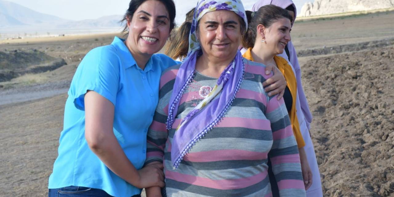 Doğubayazıt’ta Her Mahallede Bir Tarlada Kadınlar Faaliyet Gösterecek