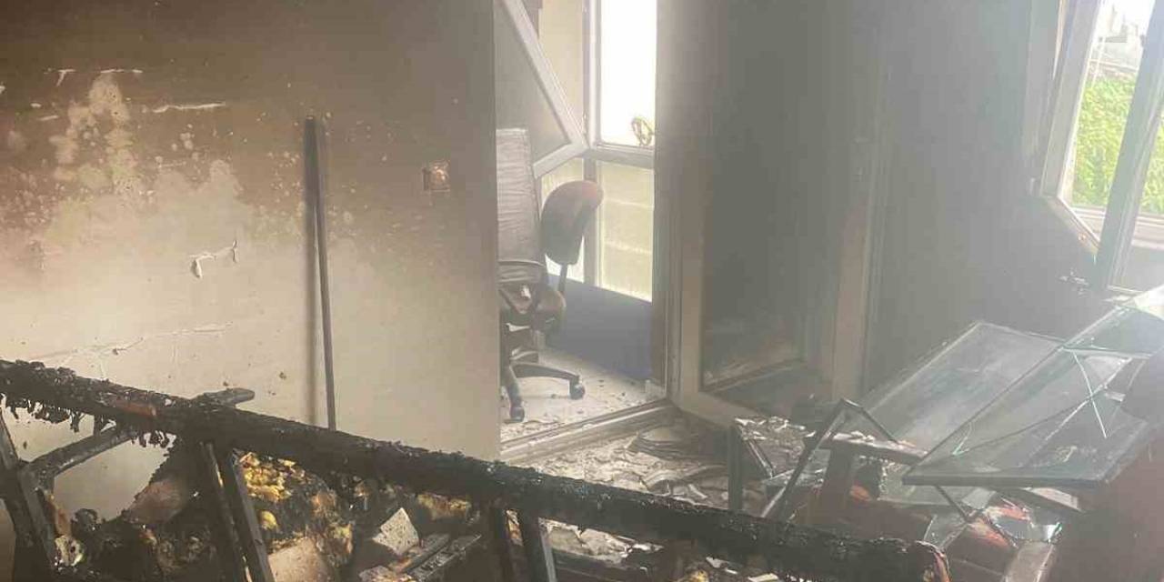 Elektrik Kontağından Çıkan Yangın Evi Yaktı