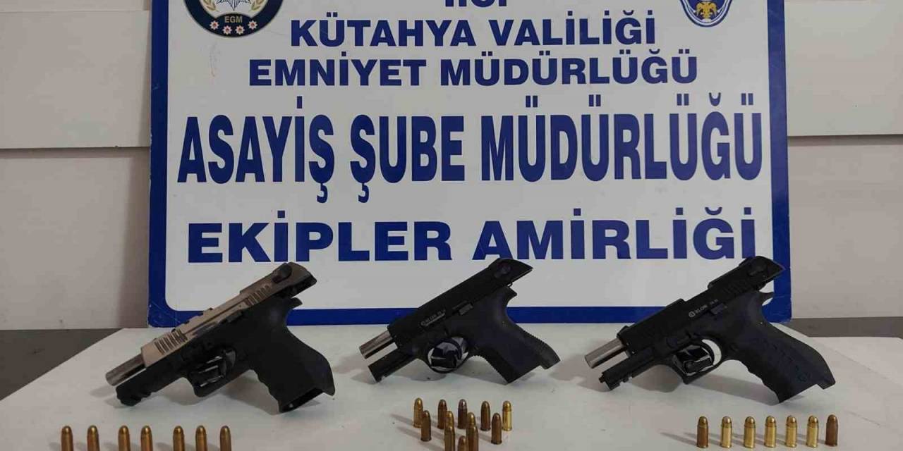 Kütahya’da Umuma Açık Yerlerin Denetiminde 92 Şahsın Gbt Kontrolü Yapıldı