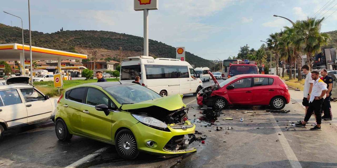 İki Otomobil Kafa Kafaya Çarpıştı: 1 Yaralı