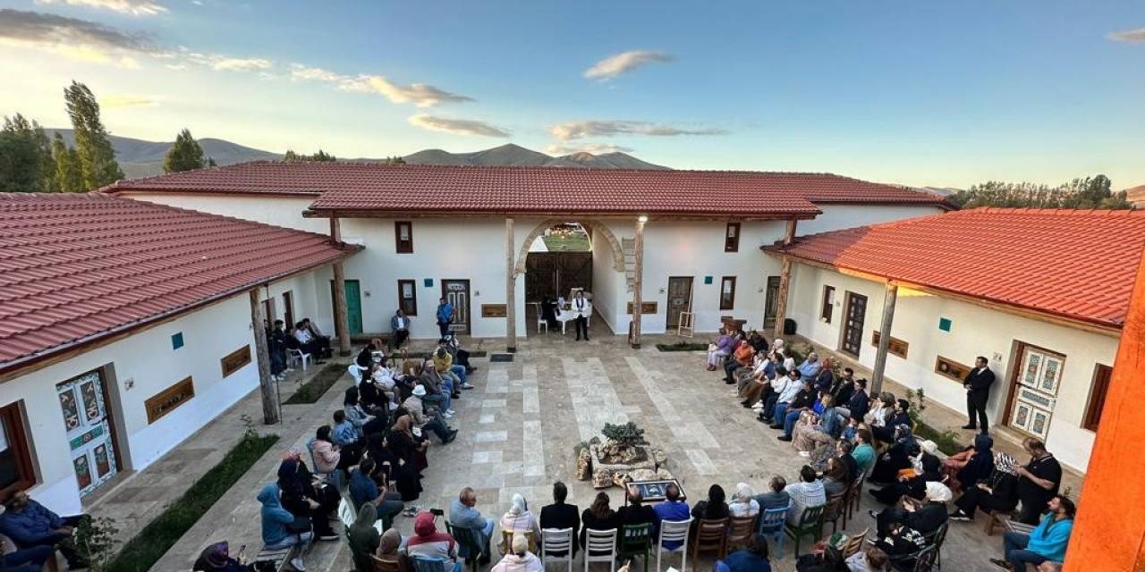 Ödüllü Müzede Hasattan Harmana Konseri