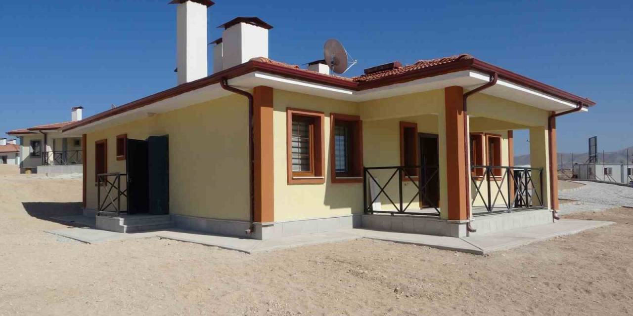 Malatya’daki Köy Evlerinde Çalışmalar Hızla Sürüyor