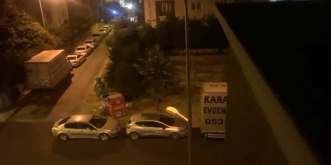 Büyükçekmece’de Giysi Kumbarasındaki Hırsızlık Kamerada