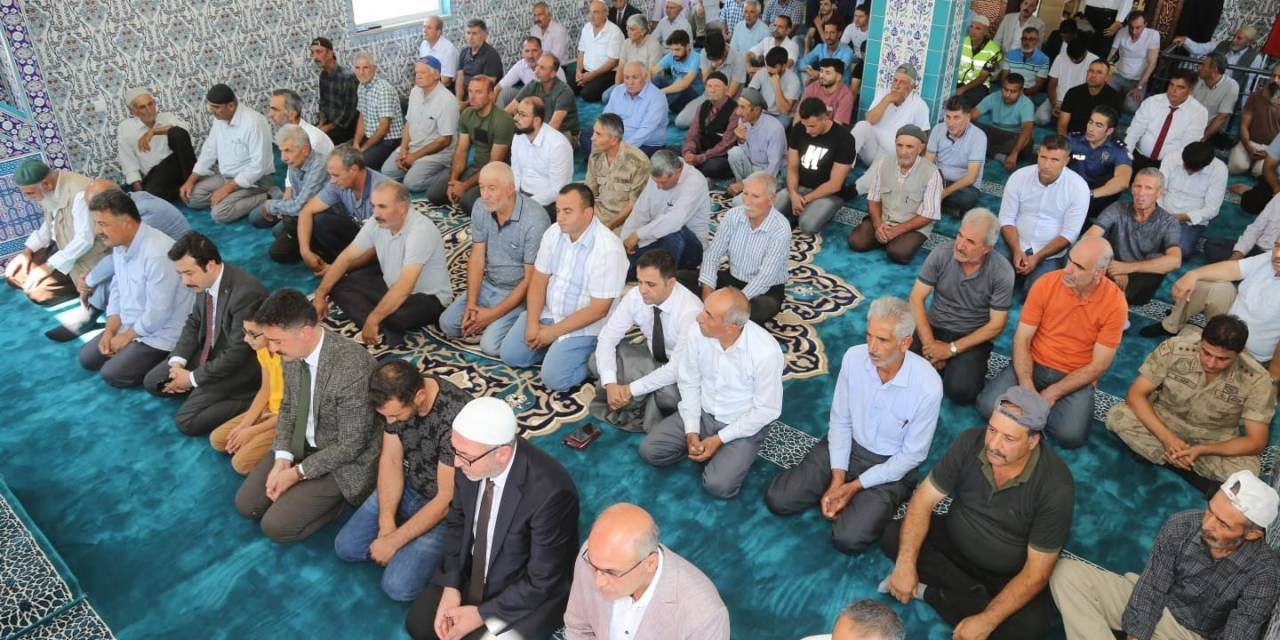 Hayırsever Vatandaşlar Seferber Oldu, Köye 3 Katlı Cami Yapıldı