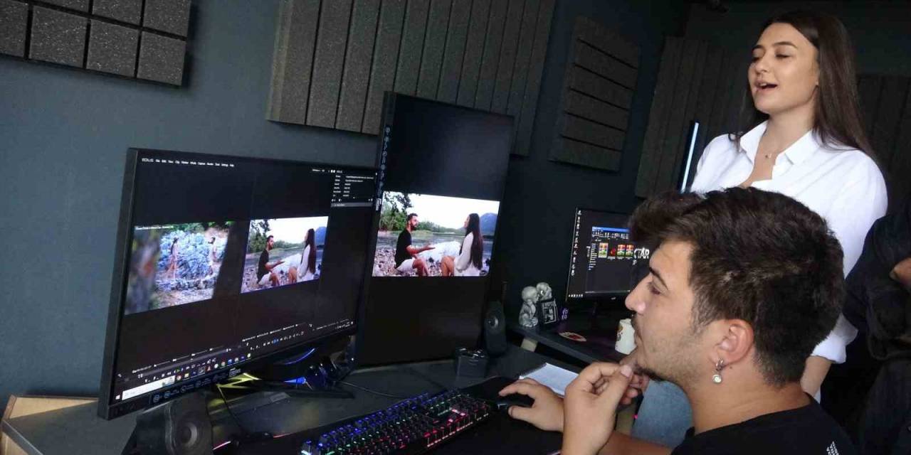 Merve Öğretmen Depremin İzlerini Müzikle Silmeye Çalışıyor