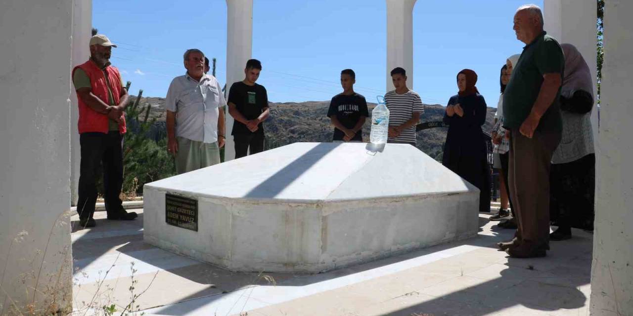 Kıbrıs’ta Esir Edilerek Ağır İşkenceler Görmüştü, Mezarı Başında Anıldı