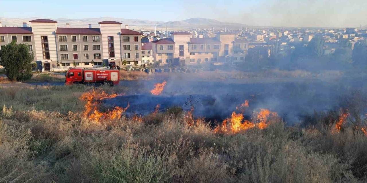 Kars’ta 2 Ayrı Bölgede Örtü Yangını