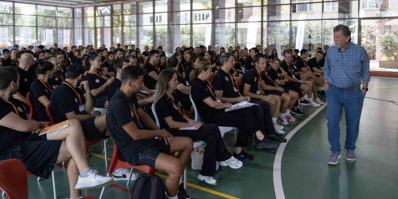 Eczacıbaşı Geleceğe Smaç 8. Çalıştayı, Kovan Spor Kültürü Merkezi’nde Gerçekleşti