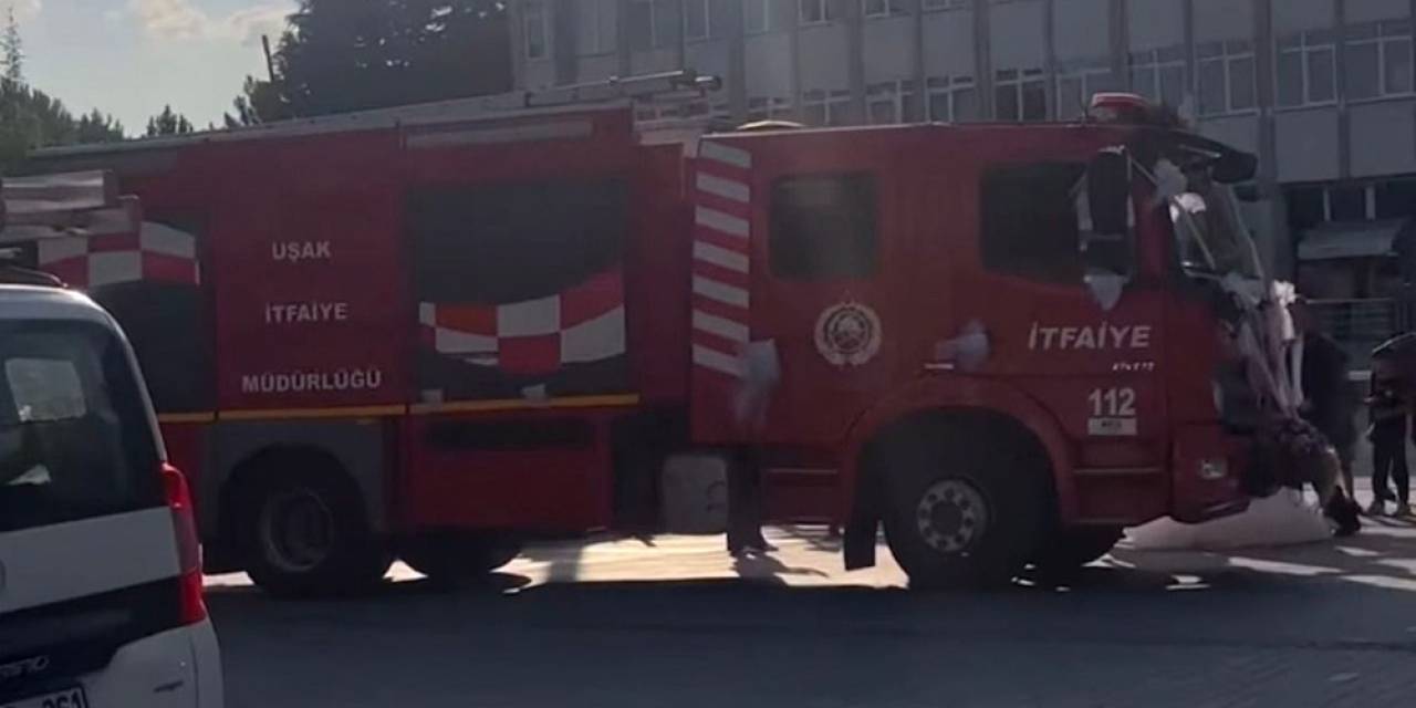 Başkan Akçadurak, “Gelin Arabası Olarak Kullanılan İtfaiye Aracı Uşak Belediyesine Ait”