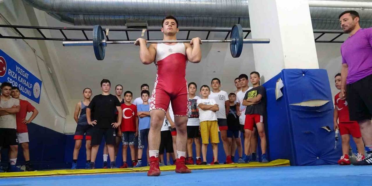 Yozgat Belediyesi Geleceğin Güreşçilerini Yetiştiriyor