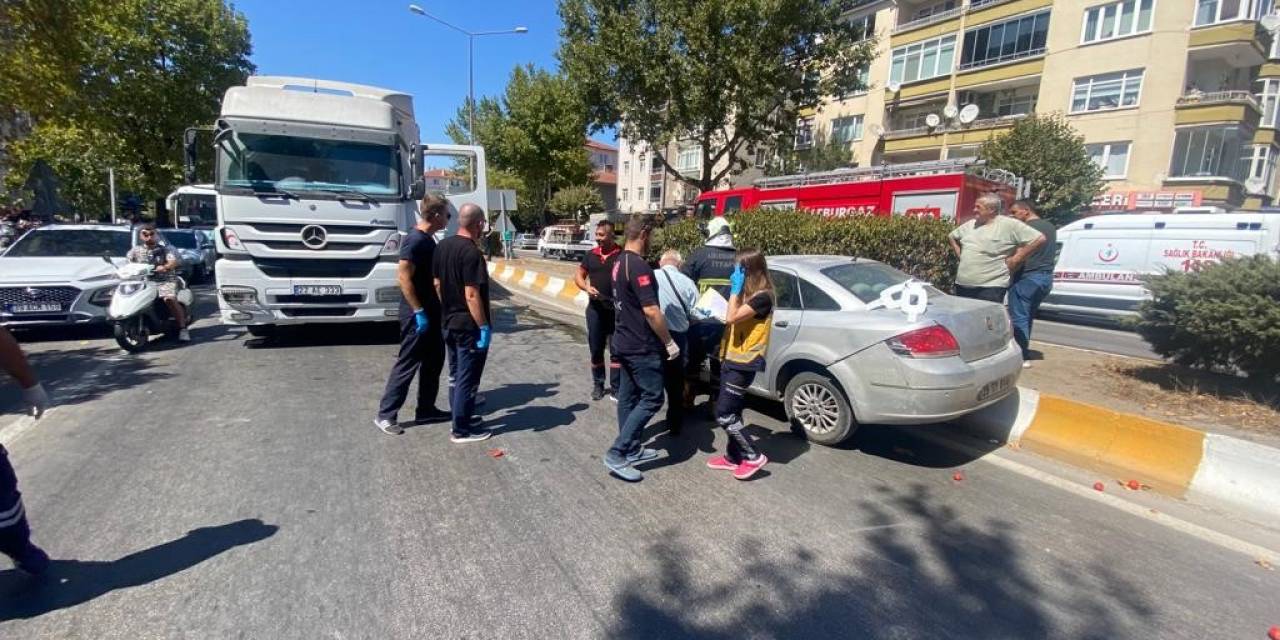 Lüleburgaz’da Tır İle Otomobil Çarpıştı: 4 Yaralı