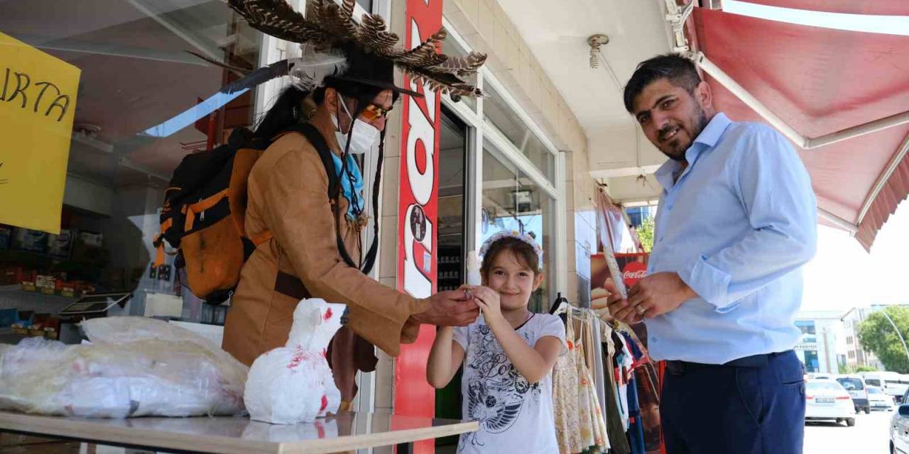 Kovboy Kılığında Tulum Peyniri İkramı