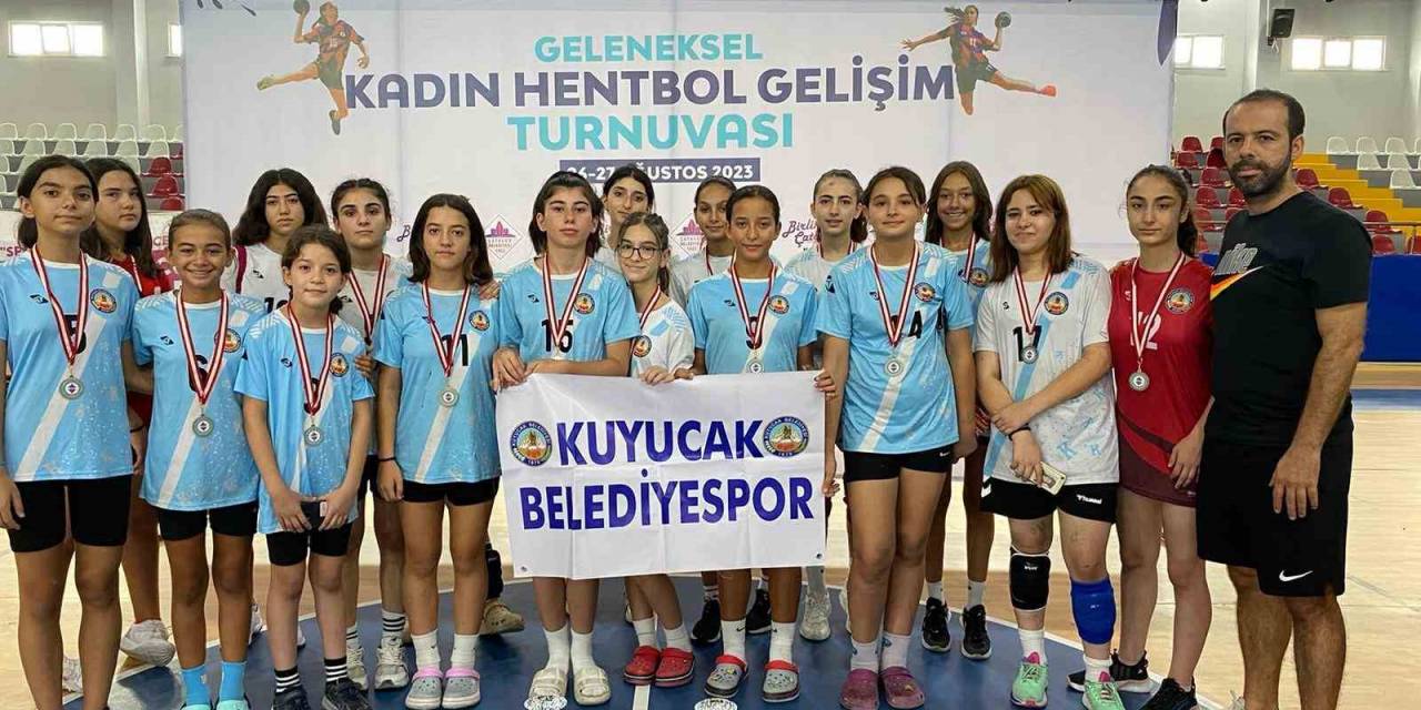 Kuyucak Belediyespor, İstanbul’dan 2 Kupa İle Döndü