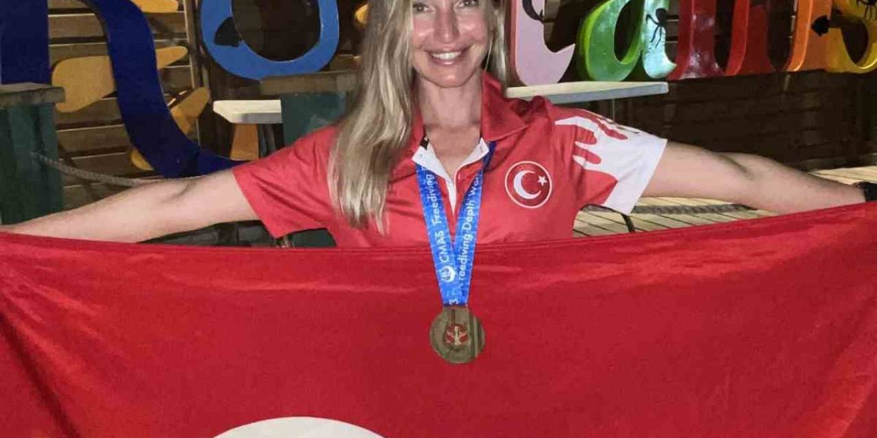 Şahika Ercümen Dünya Üçüncüsü