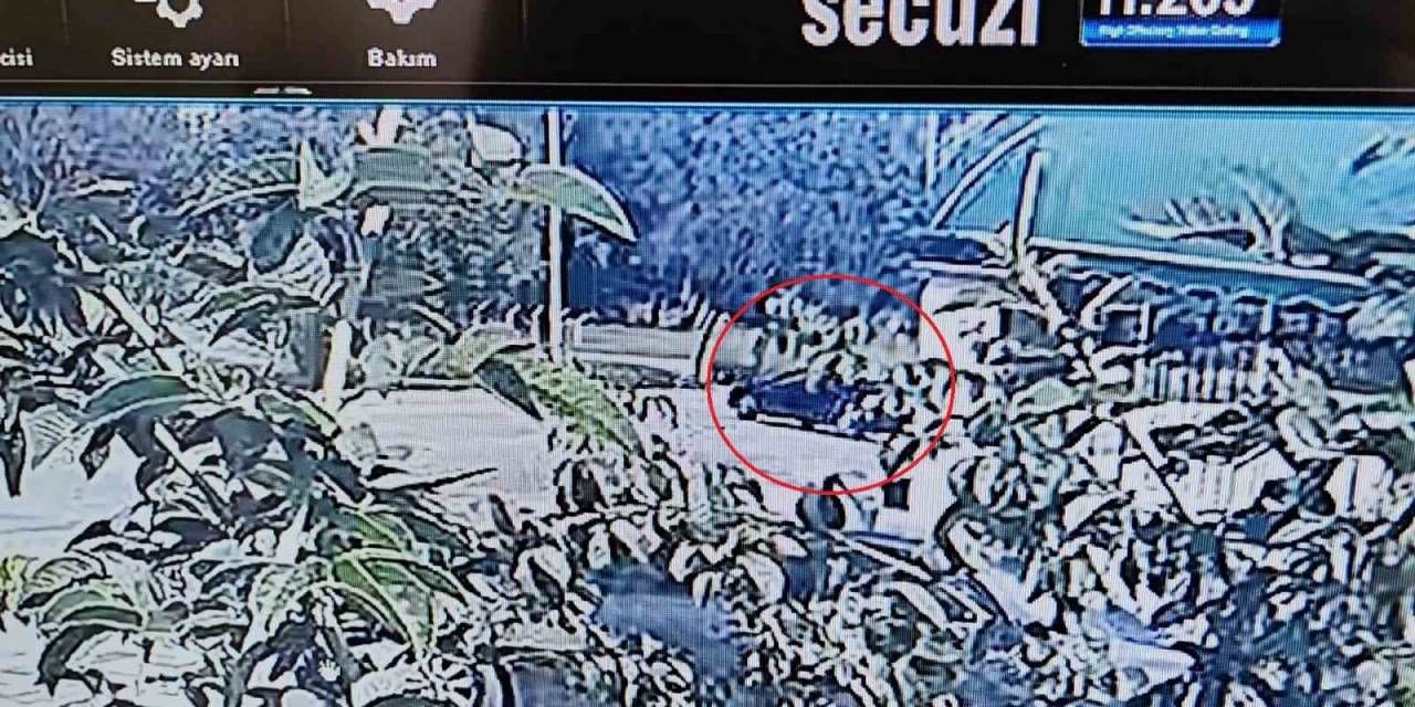 Bursa’da 3 Kişinin Yaralandığı Kaza Anı Kamerada