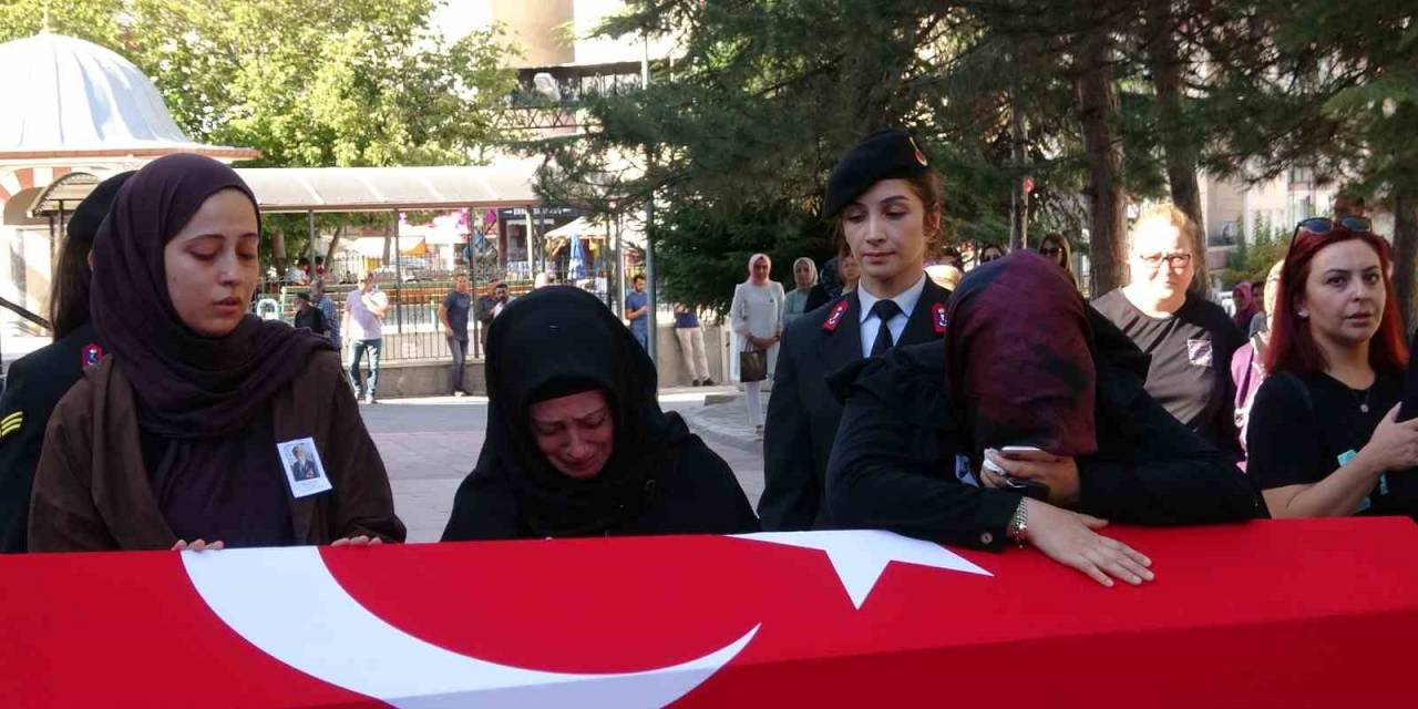 Kore Gazisi Gözyaşlarıyla Son Yolculuğuna Uğurlandı