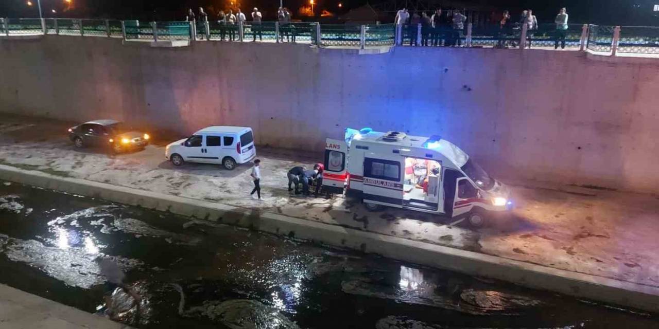 Uşak’ta Çay Kenarındaki Seyir Balkonu Çöktü: 2 Yaralı