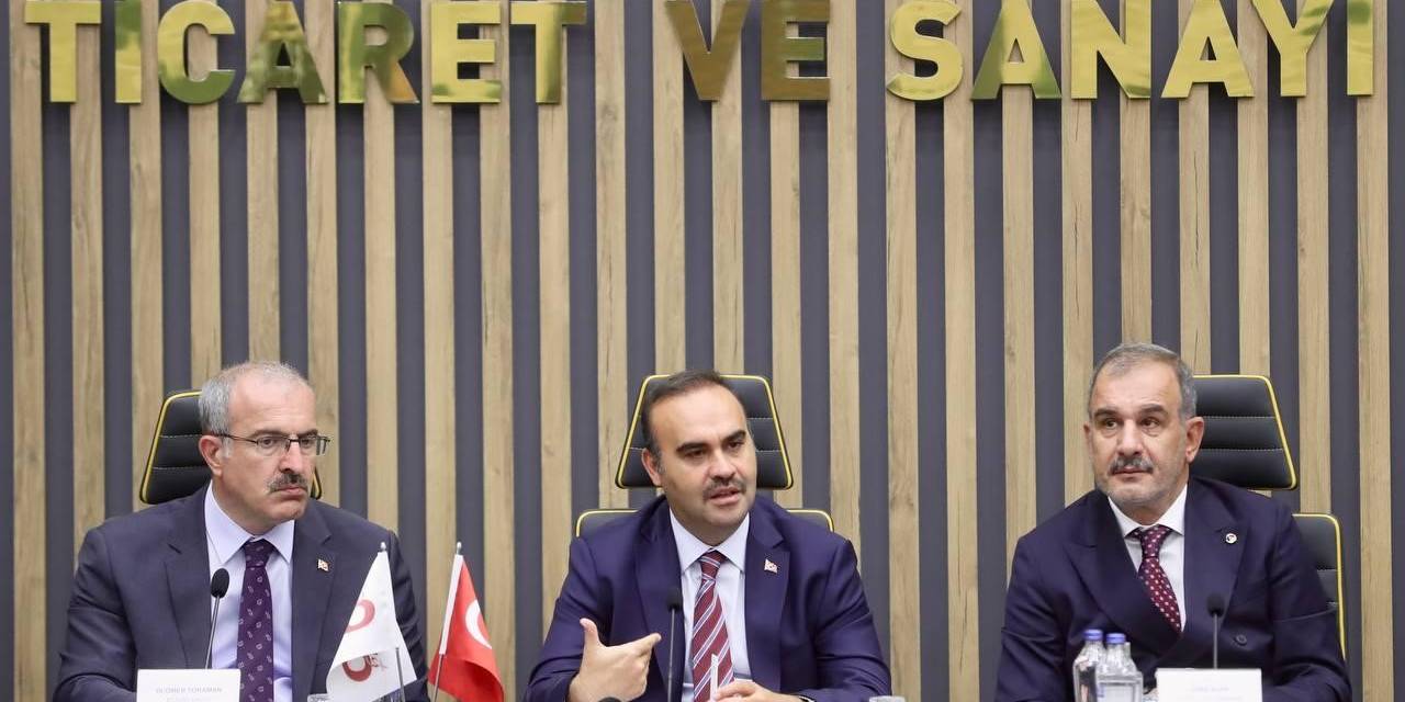 Bakan Kacır, İş Dünyası İle Bir Araya Geldi