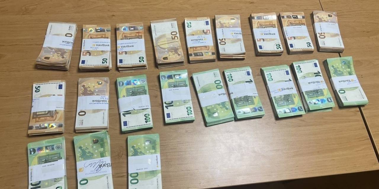 Araçta Bulunan 155 Bin Euro Komşu Gümrüğüne Takıldı