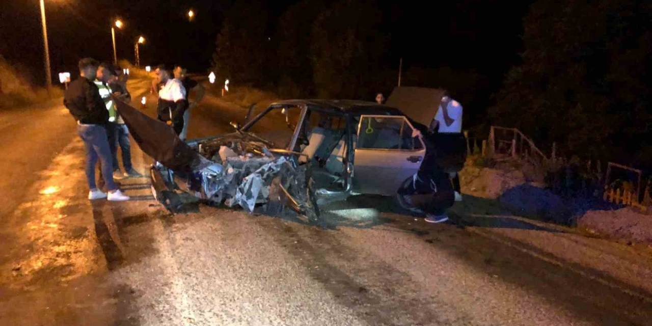 İki Otomobil Kafa Kafaya Çarpıştı: 7 Yaralı