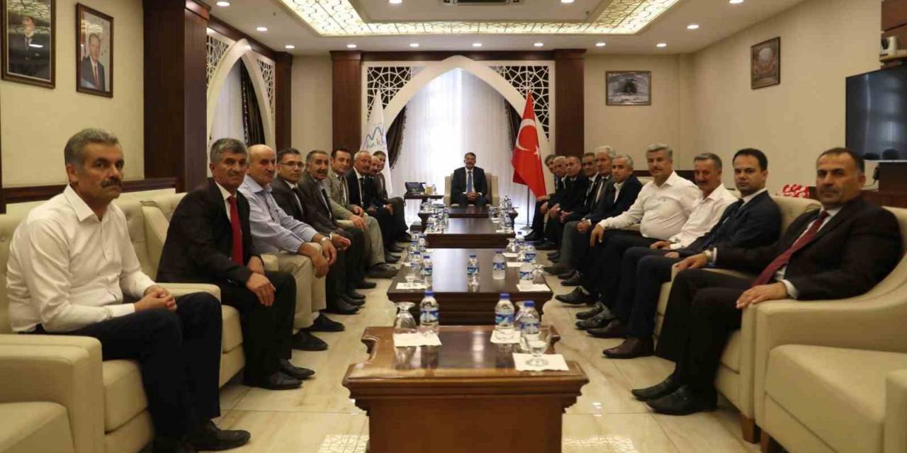 Vali Ali Çelik, Muhtarların Sorunlarını Dinledi